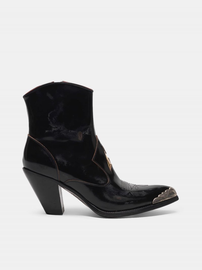 Nora ankle boots in glossy leather with a gold star and metal plate