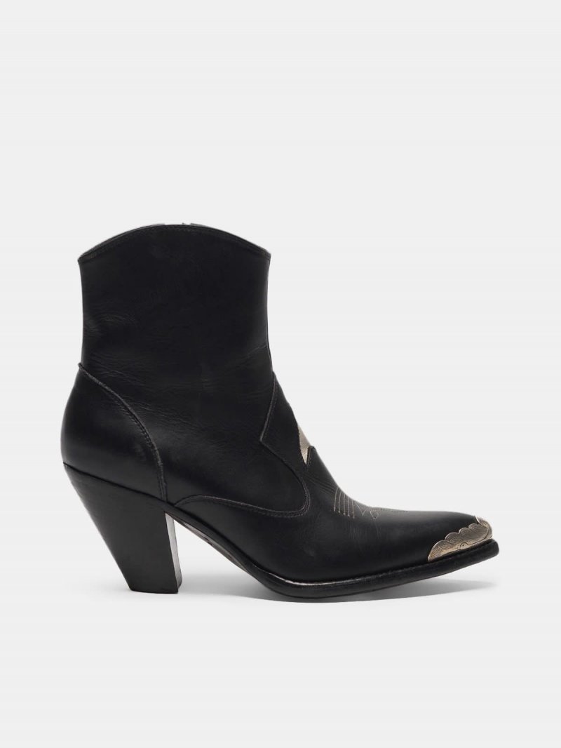 Nora ankle boots with a gold star and metal plate