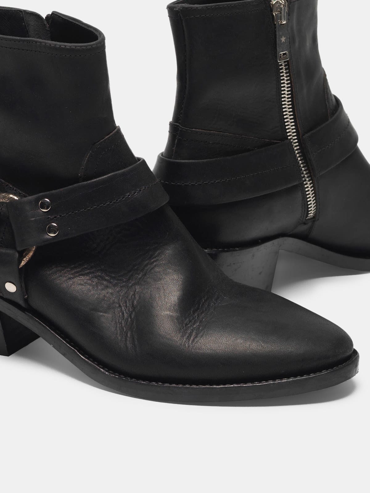 Bretagne ankle boots in leather with ankle buckle